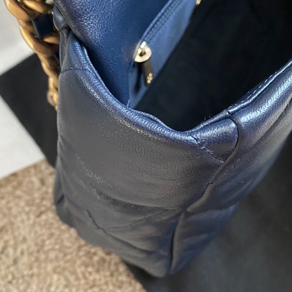 SOLD🖤🖤Chanel 19 Medium/Large navyblue. - Picture 6 of 12